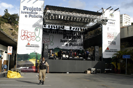 Culturas jovem e policial em diálogo