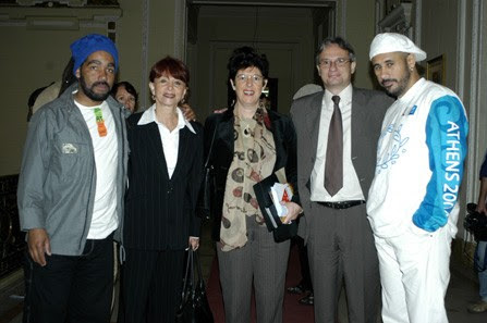 Culturas jovem e policial em diálogo